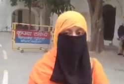 muslim girl wore saffron scarf in kanpur is being threatened for going to chief minister janata darbar zrua