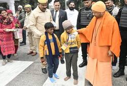 children said happy new year to cm yogi after found suddenly in front of him zrua