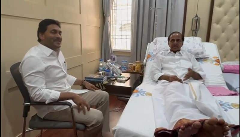 Andhra Pradesh Chief minister Y.S. Jagan mohan Reddy meets Telangana Former Chief Minister  Kalvakuntla Chandrashekar rao lns