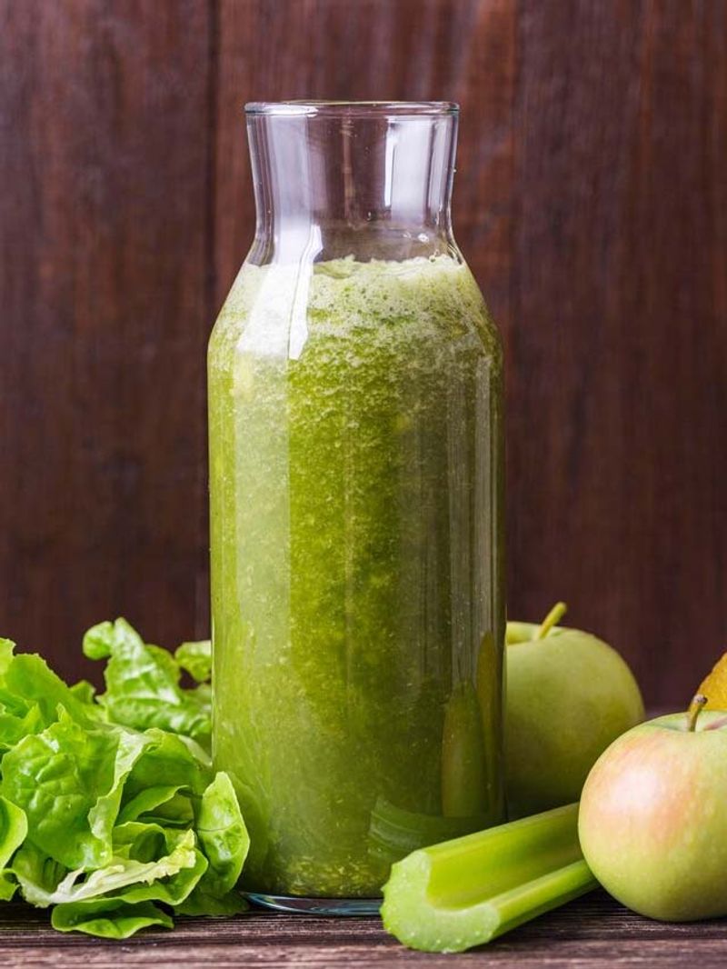 What is Celery juice? 5 benefits of drinking this liquid