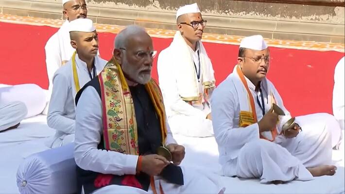  Prime Minister Narendra Modi Offers Prayers At Kalaram Temple In Maharashtra's Nashik lns