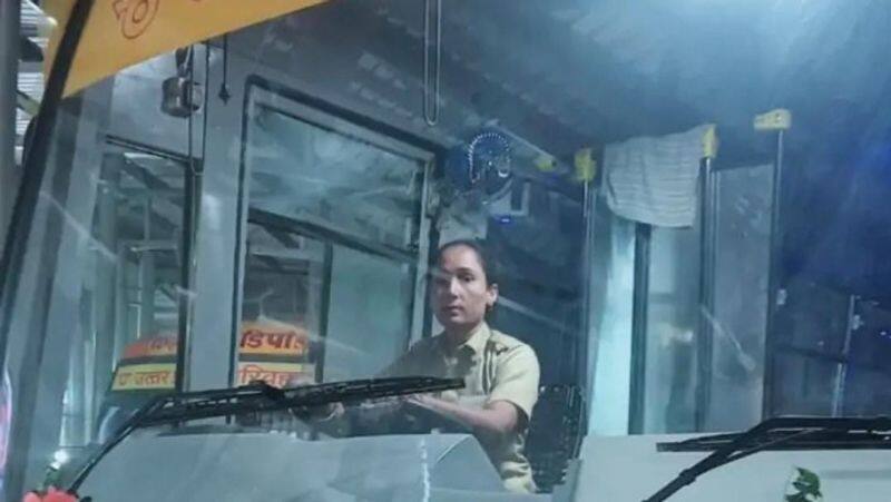 inspirational story of UP roadways female bus driver ved kumari zkamn