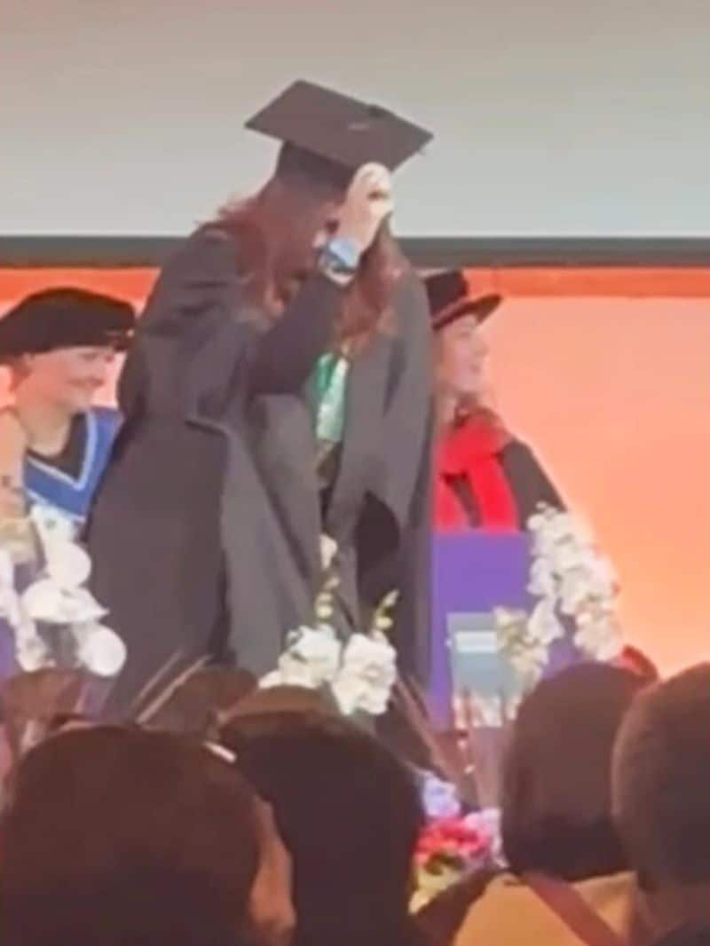 Twinkle Khanna Graduates At 50 From University of London vvk