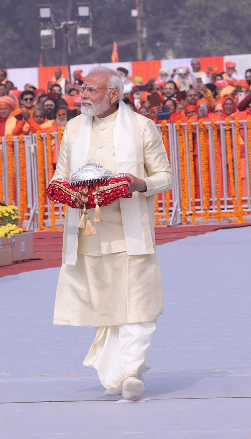 Ram Mandir inauguration PM Modi entered sanctum sanctorum with offerings SEE PHOTOS gcw