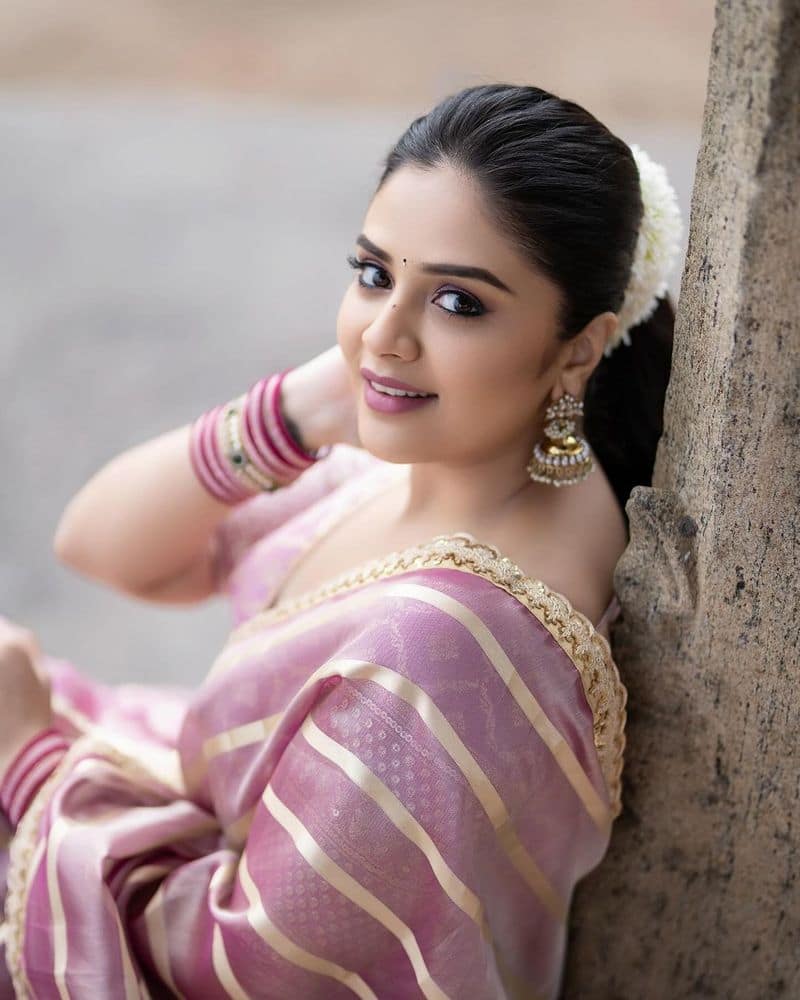 Star Anchor Sreemukhi Rejected Young Rebel Star Prabhas Movie JMS