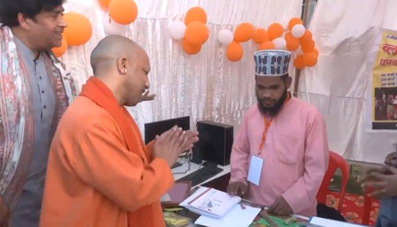 Viral Video: Muslim youth flawlessly recites Ramcharitmanas verse; wins UP CM Yogi's praise (WATCH)