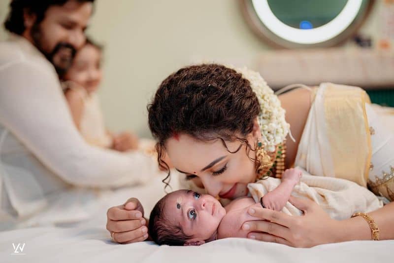 actress Pearle Maaney introduce her second baby and name Nitara Srinish nrn 
