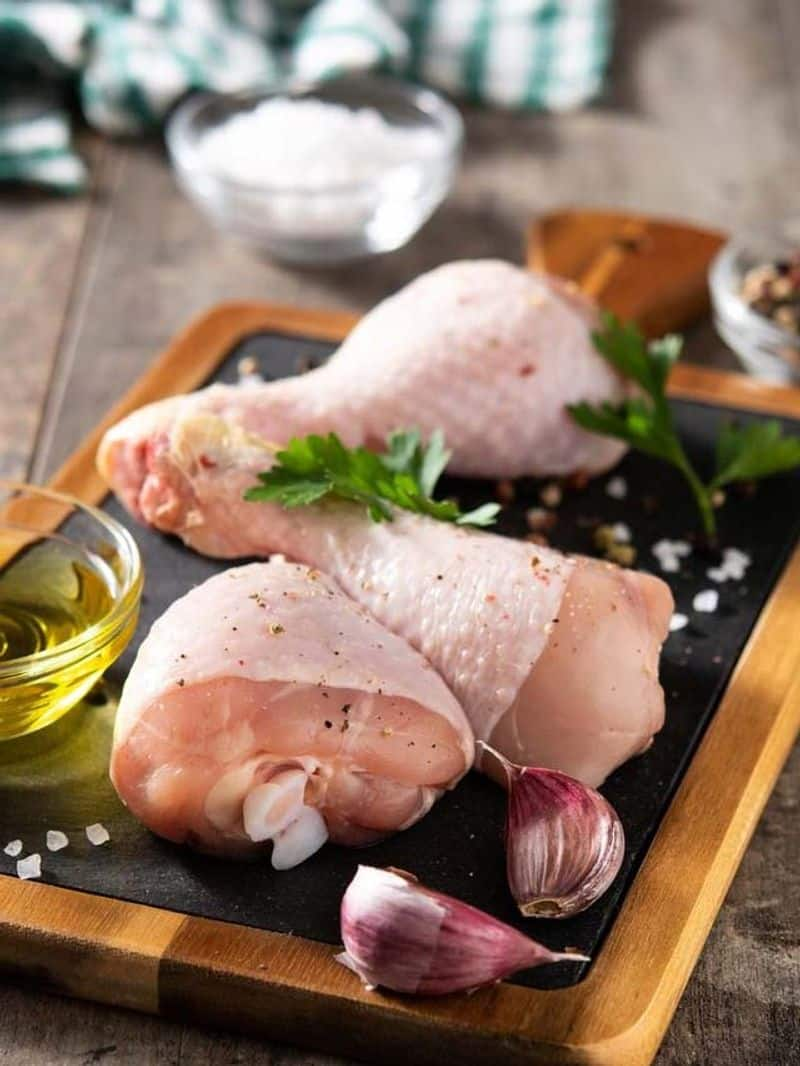 Debunking Food Myths: Don't rinse raw chicken before cooking