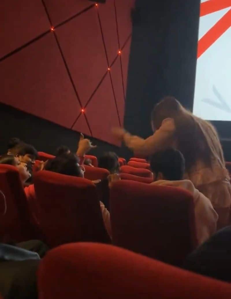 'Jab They Fought...' 2 women disrupt Valentine's Day screening of 'Jab We Met' in Delhi theater (WATCH)