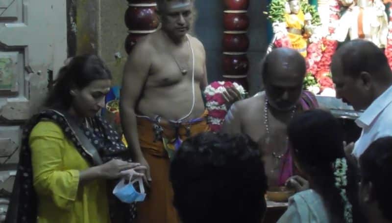 Director Aishwarya Rajinikanth attended Masi Brahmotsavam in thiruthani murugan temple ans