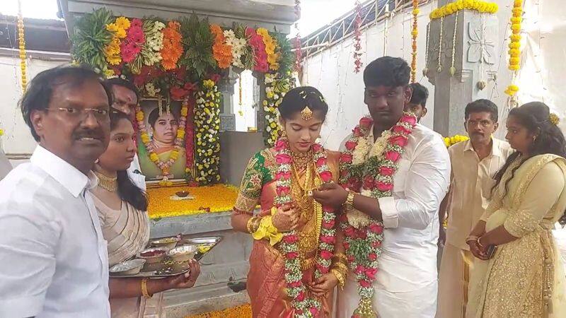 young man tied thali at his mother's memorial place in sivagangai vel