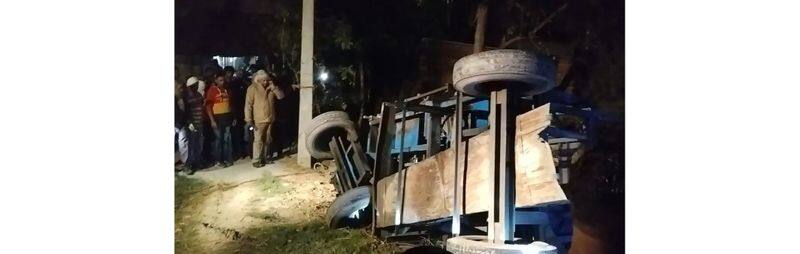 Jaunpur Raebareli highway Roadway bus tractor trolley accident 6 workers killed XSMN