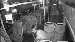 man theft a money from private bus at gandhipuram bus stand in coimbatore vel