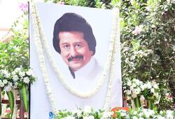 Pankaj Udhas funeral singers and bollywood celebs pay condolence to indian gazal singer xbw