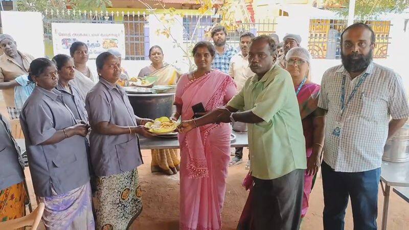 free biryani distribution to cleaning workers in thanjavur district vel