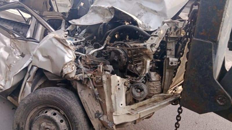Delhi Badarpur flyover car and truck near vehicle showroom 3 killed in collision xsmn