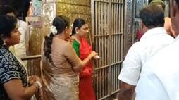 Chief Minister MK stalins wife Durga Stalin offered prayers in mayiladuthurai Vaideeswaran temple ans