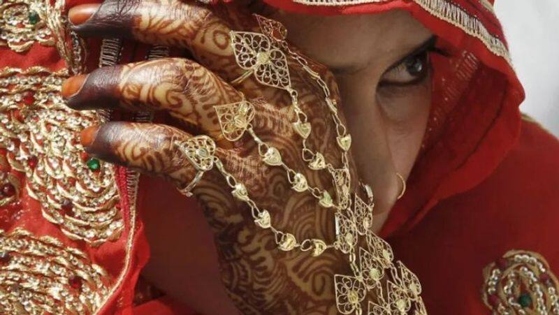 Uttar Pradesh Kushrinagar News groom reached wedding procession after drinking alcohol had bad breath Troubled girl refuses to marry XSMN