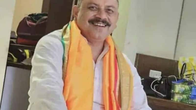 Uttar Pradesh Crime News Lucknow Hindu Yuva Sena National President Aditya Mishra Sushant Golf City Office dead body on chair Pistol suicide note XSMN