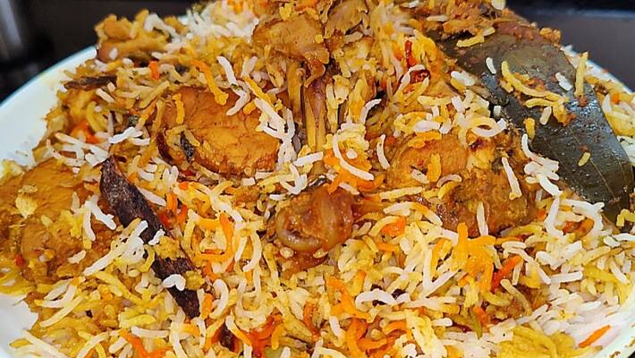 Biryani offer: Discount if you come with ink in hand! Crowd of voters in biryani shop! sgb
