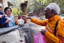 inspirational story of delhi 85 year old man Omkar Nath Sharma medicine-baba who donate medicine zrua