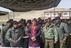 Leh Ladakh News Defense Minister Rajnath Singh Celebrates Holi With Soldiers In Leh Siachen tour canceled due to bad weather XSMN