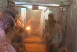 Madhya Pradesh Fire News holi festival Ujjain Shri Mahakaleshwar Temple Sanctum Sanctorum Fire broke out during Bhashma Aarti 13 including priest burnt District Collector ordered investigation XSMN