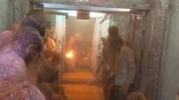 Madhya Pradesh Fire News holi festival Ujjain Shri Mahakaleshwar Temple Sanctum Sanctorum Fire broke out during Bhashma Aarti 13 including priest burnt District Collector ordered investigation XSMN