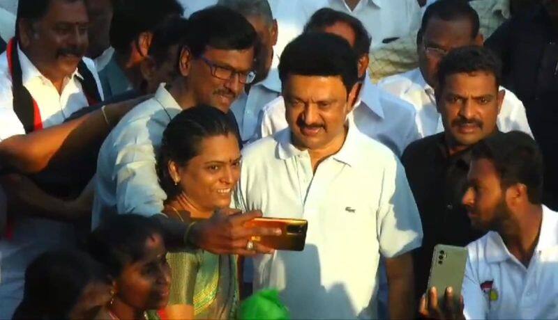 A woman had an argument with Chief Minister Stalin over MAGALIR URIMAI THOGAI in Erode KAK