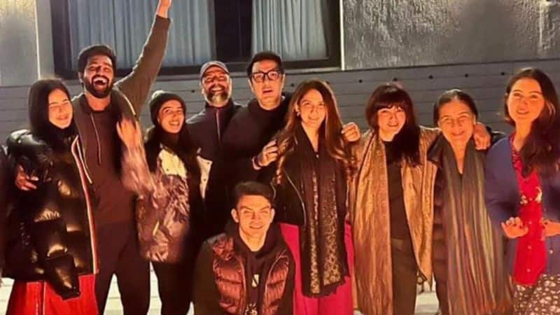 Katrina Kaif embraces Vicky Kaushal; poses with Sara Ali Khan, Veer Pahariya, and others in UNSEEN picture ATG