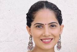 Motivational Speaker Jaya Kishori Sharma stylish earings worth rupees 200 buy online XBW
