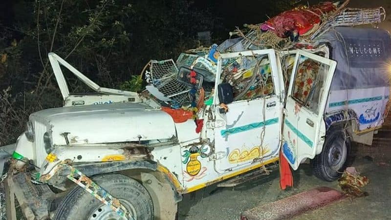 Bihar Accident News Truck collides with hearse in Bhojpur 3 dead including husband carrying wife body 6 injured XSMN