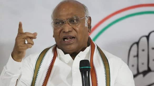 Election Commission warns Congress Mallikarjun Kharge on Voter turnout data its Basle's and Deliberate ckm