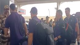 Fans welcome the KKR players who arrived at the Chennai airport after Lose against CSK rsk