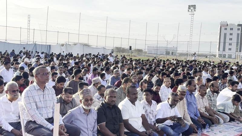 thousands of believers attended eid prayers in oman 
