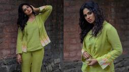Ramya Pandian Ravishing photoshoot in Green attire gan