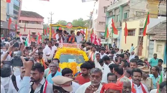 Union minister nirmala sitharaman participate roadshow for supporting bjp candidate karuppu muruganantham in thanjavur vel