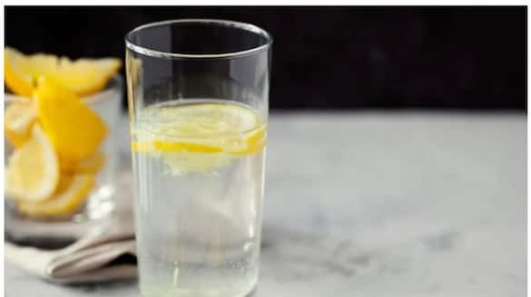 reasons to start your day with lemon water