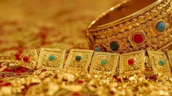 gold price update: Gold price climbs Rs 10 to reach Rs 74,140, silver up Rs 100 to Rs 87,100-sak