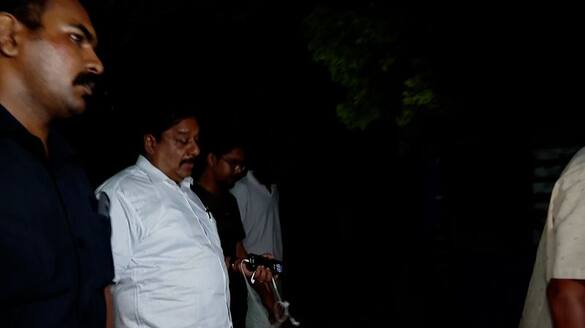 CPM workers blocked Biju Ramesh alleging that he bribing voters in Thiruvananthapuram for Adoor Prakash