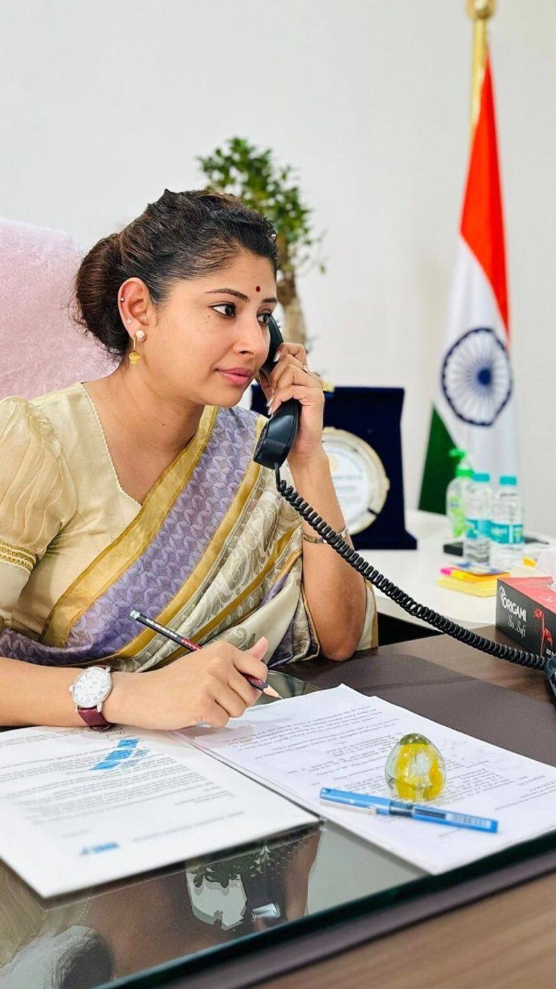 Inspiring Journey Of IAS Smita Sabharwal Who Cracked UPSC At 23