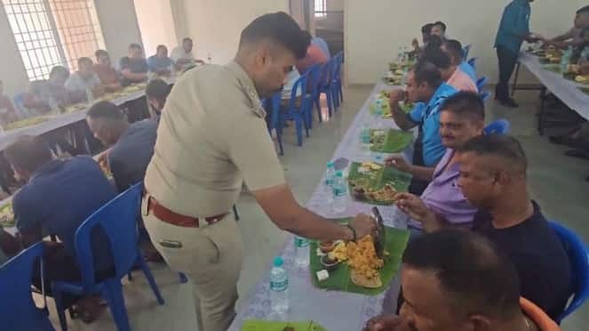 Thiruttani Police gave a party to paramilitary personnel engaged in election work-rag