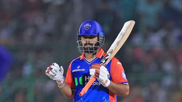 Rishabh Pant Axar Patel Powerful fifty helps Delhi Capitals sets 225 runs target to Gujarat Titans kvn