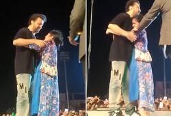 Atif Aslam hugs emotional fan at Dhaka concert; wins Internet with graceful attitude - WATCH ATG