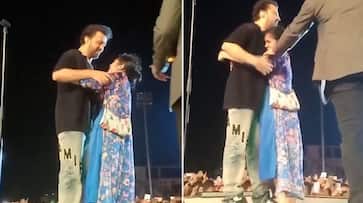 Atif Aslam hugs emotional fan at Dhaka concert; wins Internet with graceful attitude - WATCH ATG