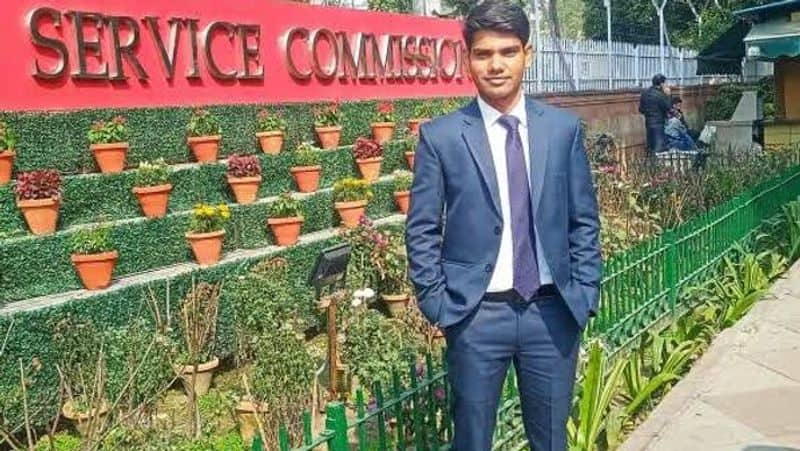 UPSC 2023 cracker Nilesh Ahirwar studied from a government school and passed the country most prestigious exam XSMN