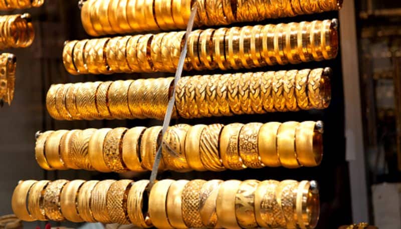 gold rates update:Gold price dips Rs 10 to Rs 72,260, silver falls Rs 100 to Rs -sak