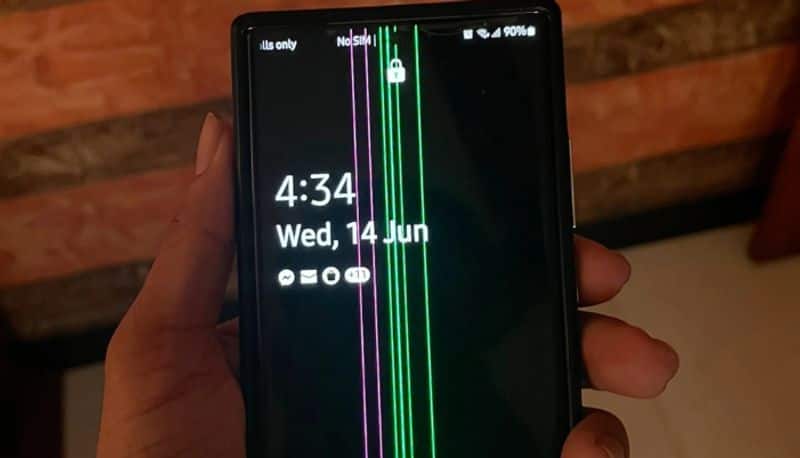 Green Line Problem in your phone ?; Samsung will replace the screen for free-sak