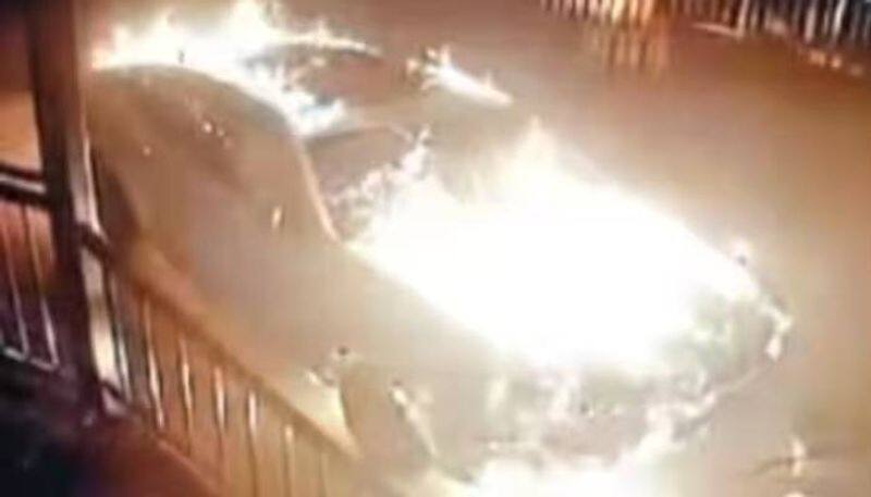 no eyelash appointment woman sets beauticians car on fire 