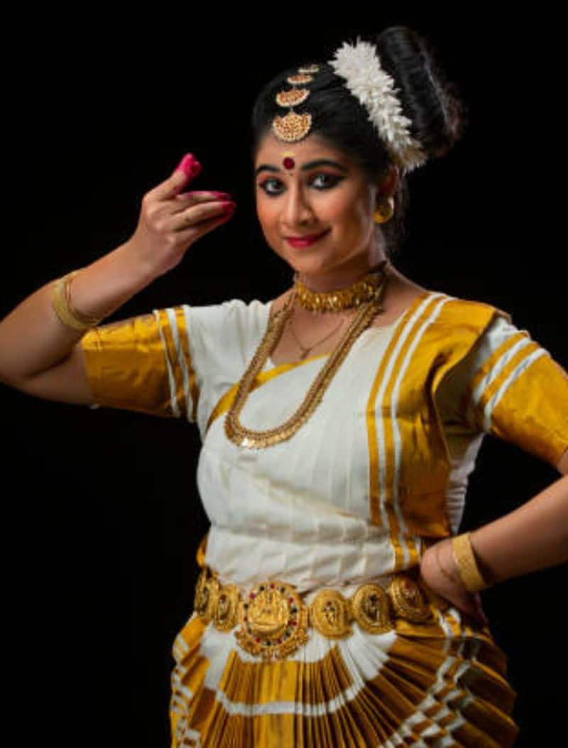 Mohiniyattam: Know about the classical dance form of Kerala